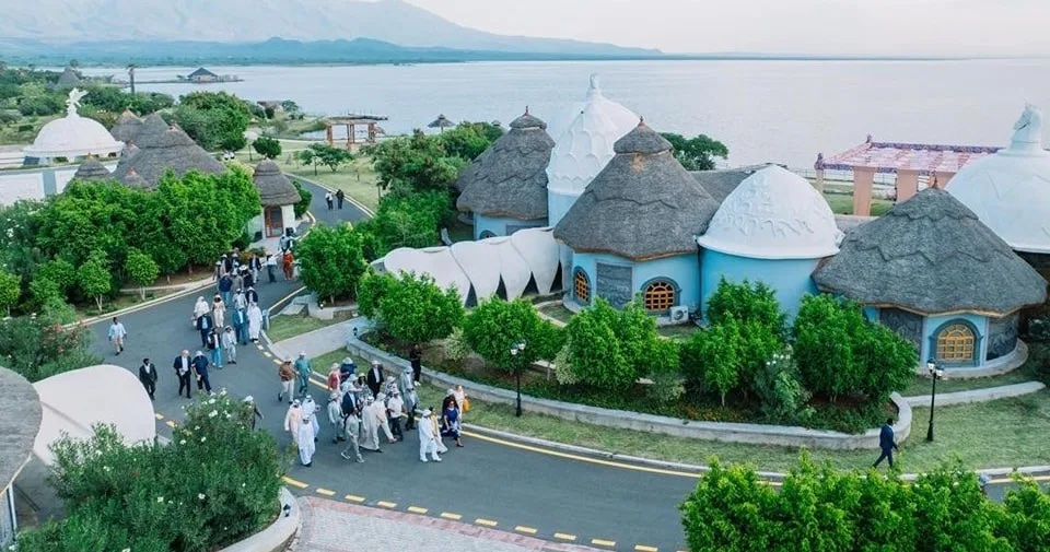 Beynouna Village